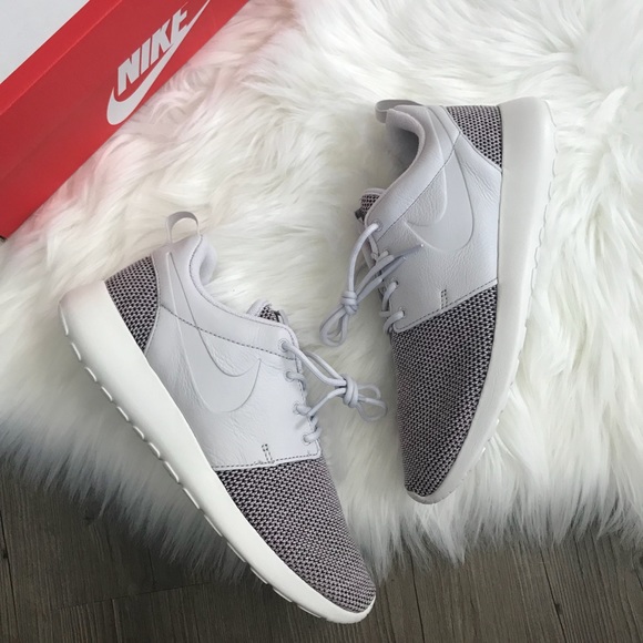 Brand New Nike Roshe One Knit Vast Grey - Picture 3 of 5